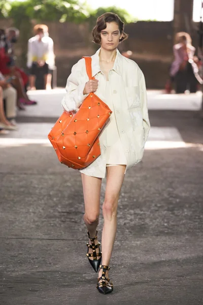 Look 49